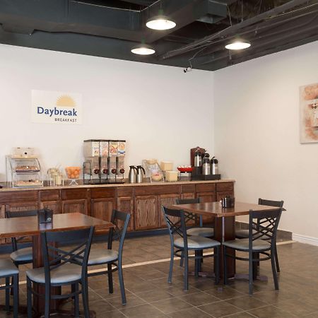 Days Hotel By Wyndham Peoria Glendale Area Exteriör bild