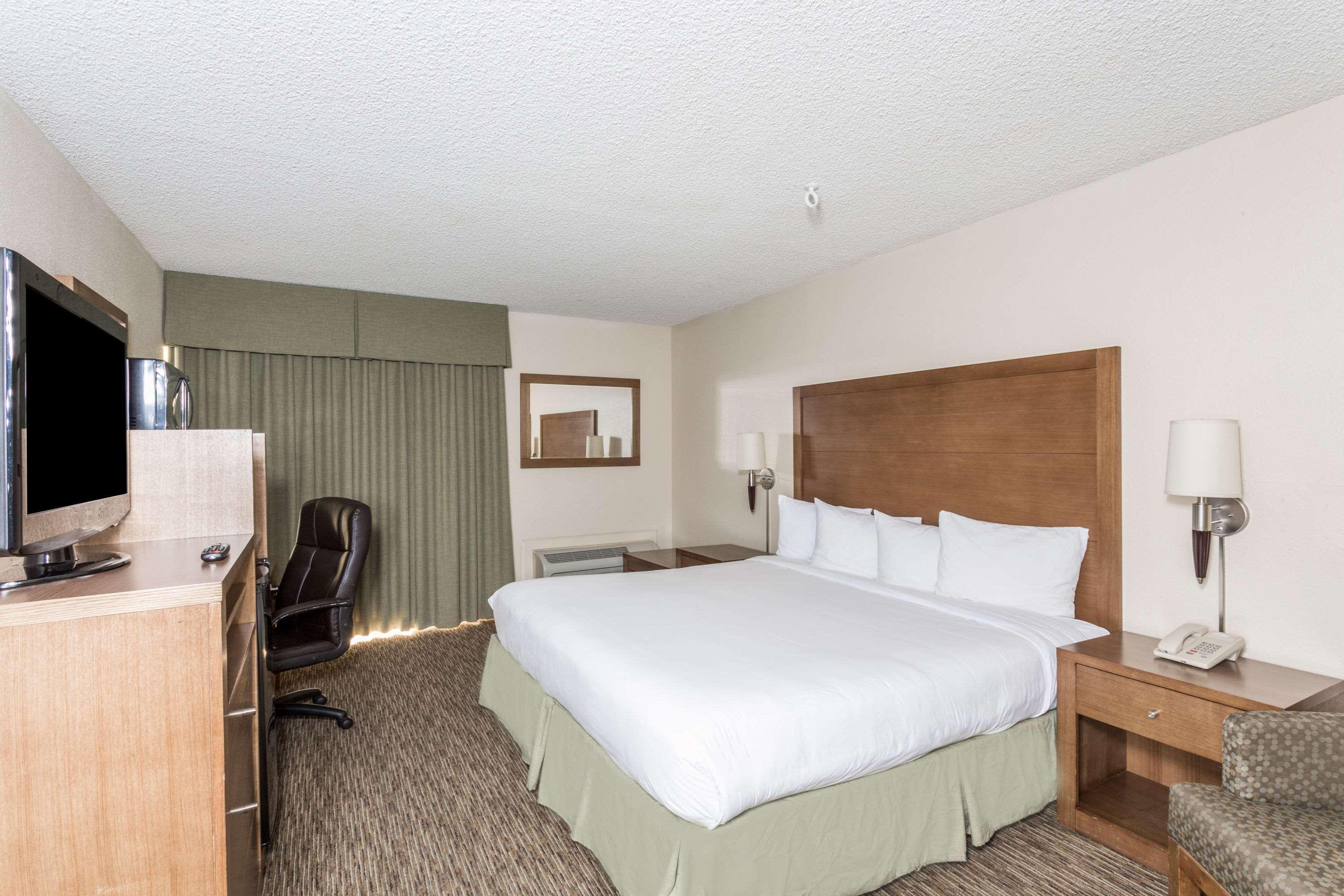 Days Hotel By Wyndham Peoria Glendale Area Exteriör bild