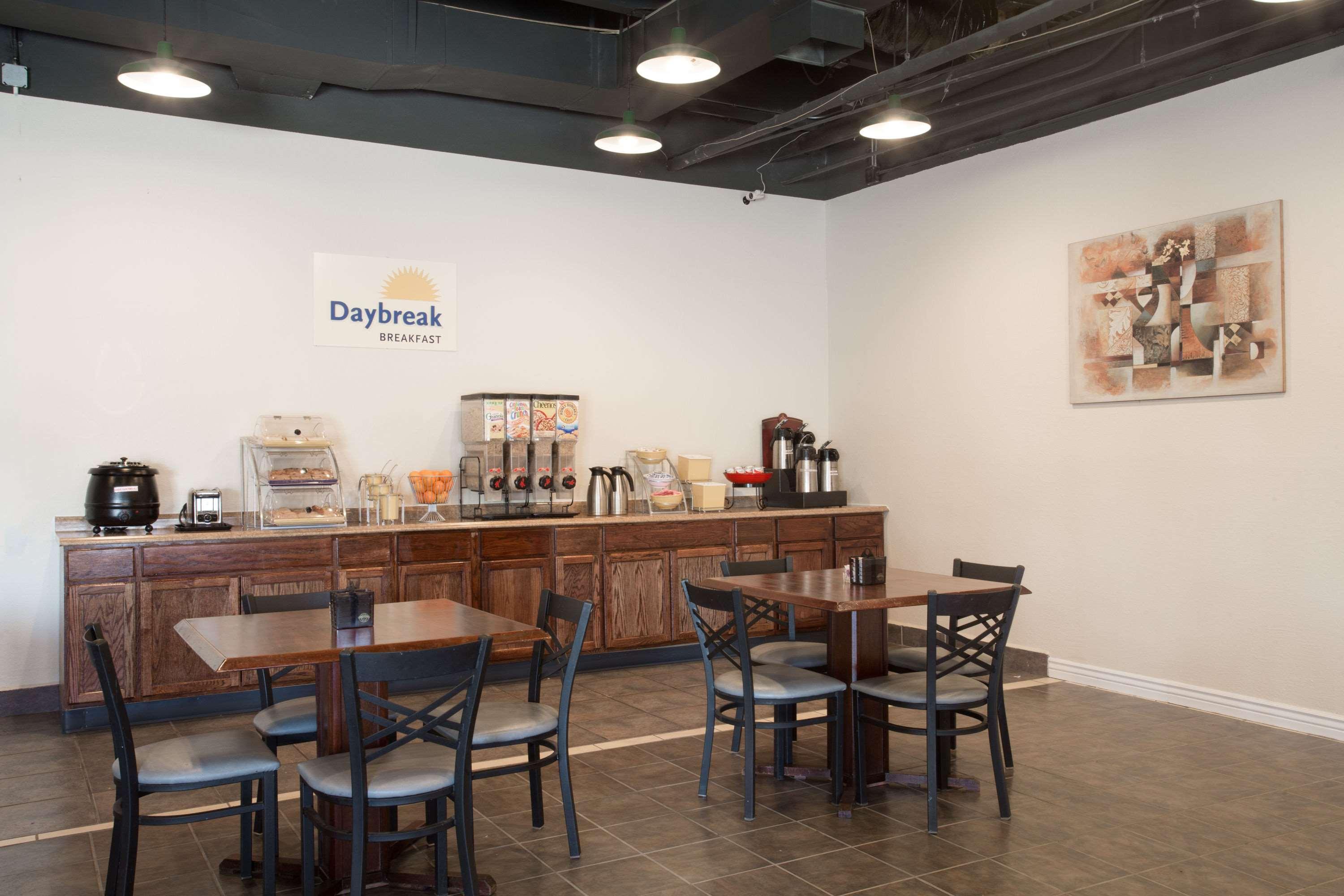 Days Hotel By Wyndham Peoria Glendale Area Exteriör bild