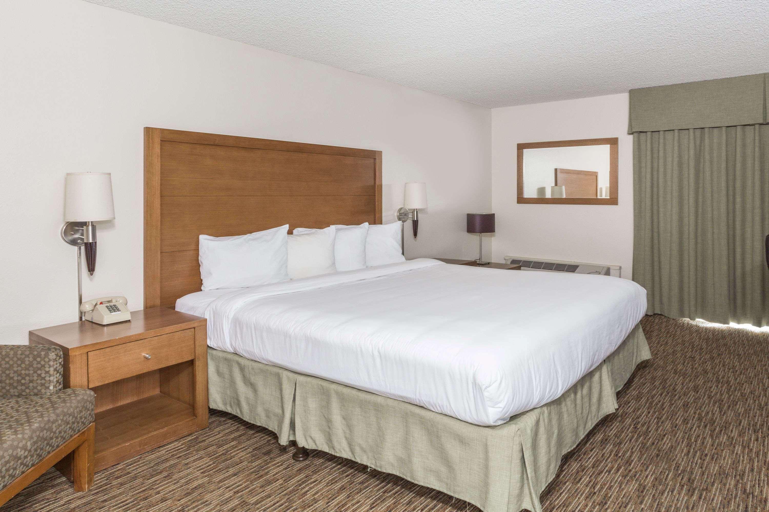 Days Hotel By Wyndham Peoria Glendale Area Exteriör bild