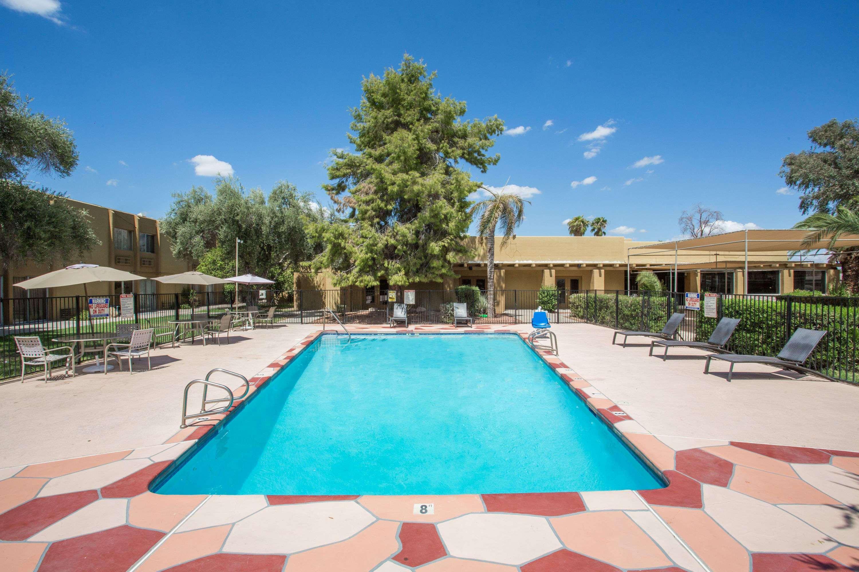 Days Hotel By Wyndham Peoria Glendale Area Exteriör bild
