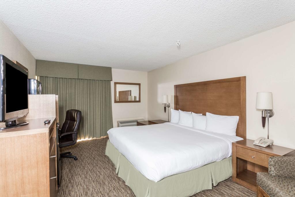 Days Hotel By Wyndham Peoria Glendale Area Exteriör bild