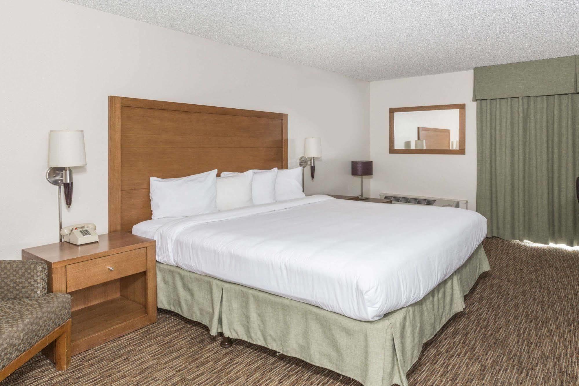 Days Hotel By Wyndham Peoria Glendale Area Exteriör bild